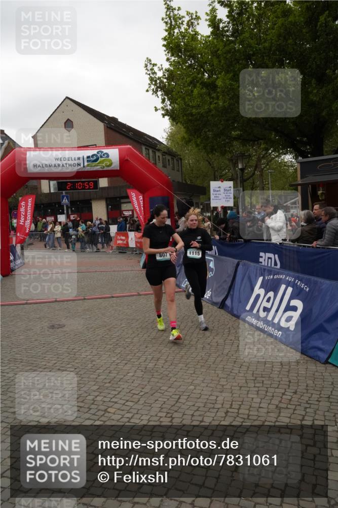 04.05.2025 - 8. Wedeler Halbmarathon Felixshl http://msf.ph/oto/7831061 04.05.2025 12:10:57 Ziel 807, 1112, 1115 meine-sportfotos.de