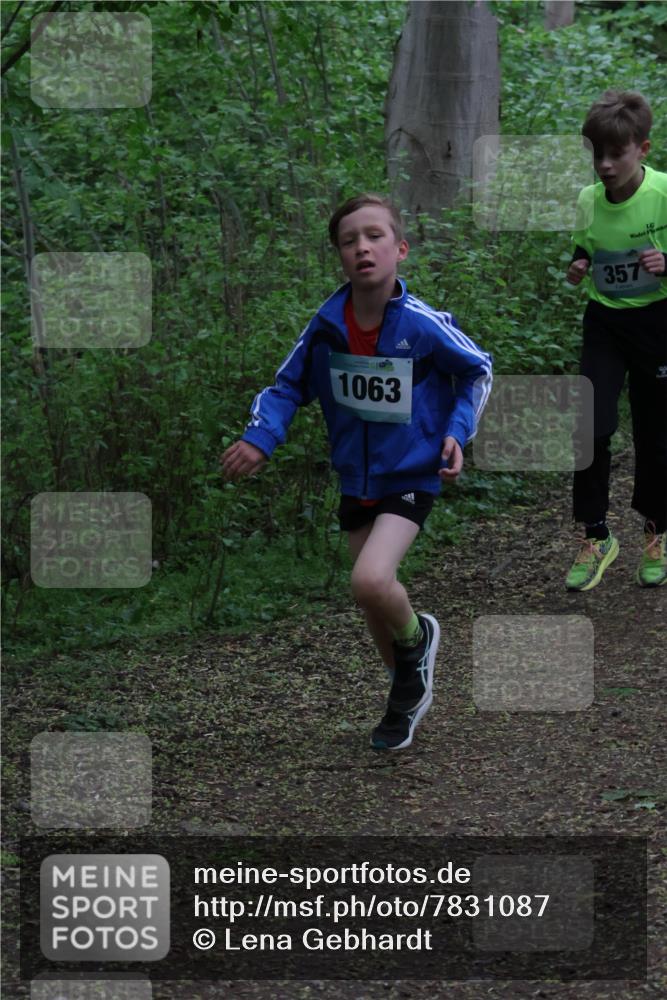 04.05.2025 - 8. Wedeler Halbmarathon Lena Gebhardt http://msf.ph/oto/7831087 04.05.2025 11:17:09 Laufen 1063, 357 meine-sportfotos.de