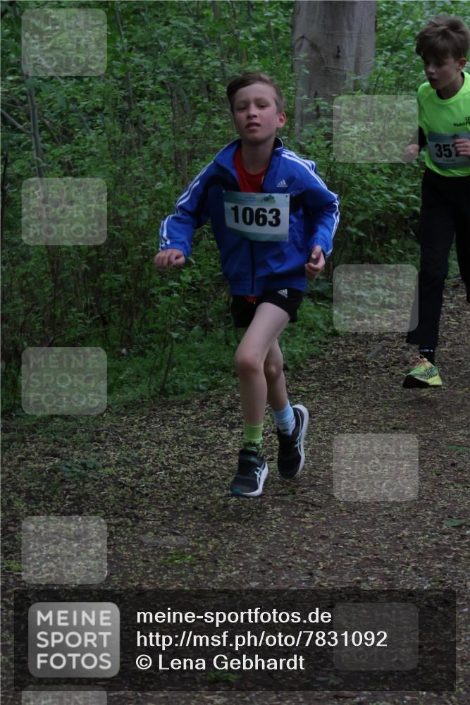 04.05.2025 - 8. Wedeler Halbmarathon Lena Gebhardt http://msf.ph/oto/7831092 04.05.2025 11:17:09 Laufen 1063, 35 meine-sportfotos.de