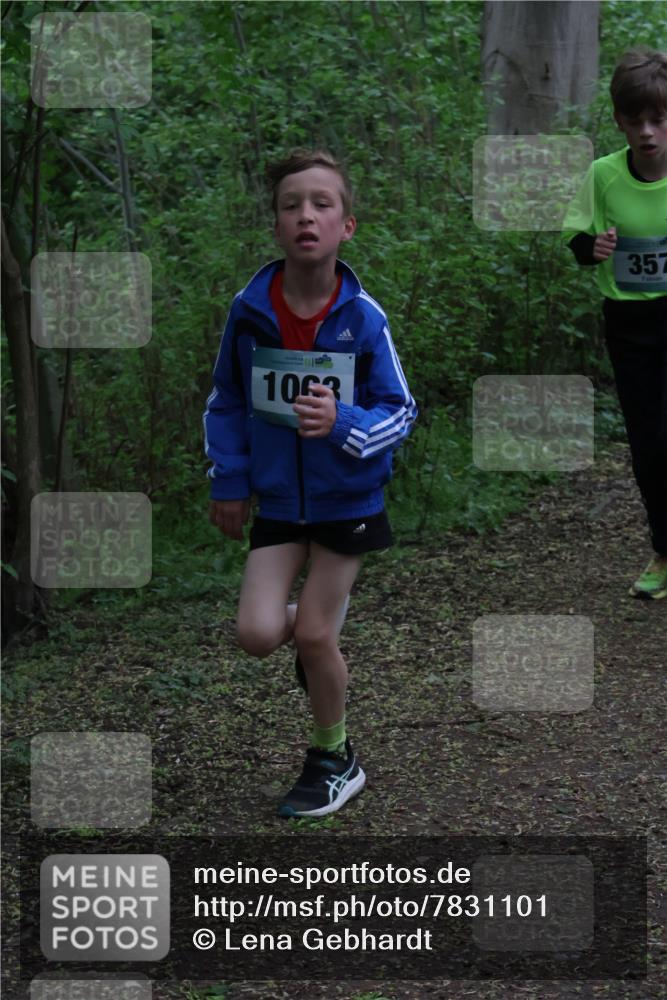 04.05.2025 - 8. Wedeler Halbmarathon Lena Gebhardt http://msf.ph/oto/7831101 04.05.2025 11:17:09 Laufen 1063, 357 meine-sportfotos.de