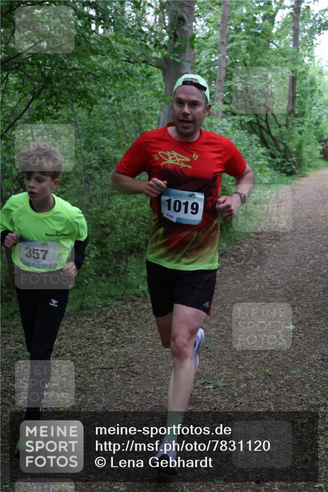 04.05.2025 - 8. Wedeler Halbmarathon Lena Gebhardt http://msf.ph/oto/7831120 04.05.2025 11:17:10 Laufen 357, 1019, 65 meine-sportfotos.de