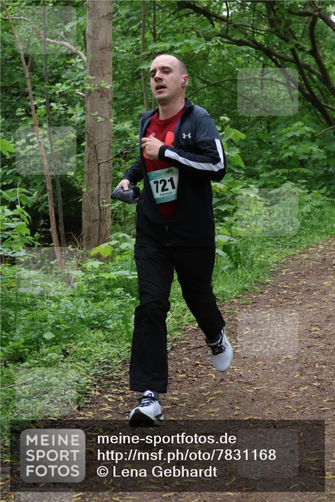 04.05.2025 - 8. Wedeler Halbmarathon Lena Gebhardt http://msf.ph/oto/7831168 04.05.2025 11:17:21 Laufen 721 meine-sportfotos.de