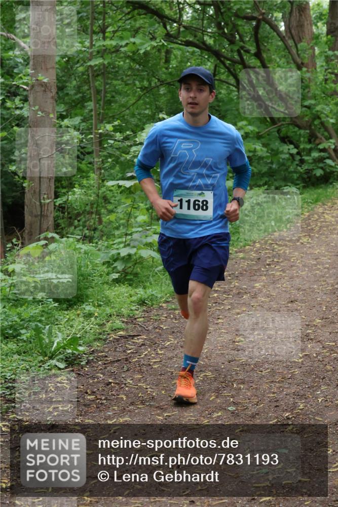 04.05.2025 - 8. Wedeler Halbmarathon Lena Gebhardt http://msf.ph/oto/7831193 04.05.2025 11:17:22 Laufen 1168 meine-sportfotos.de