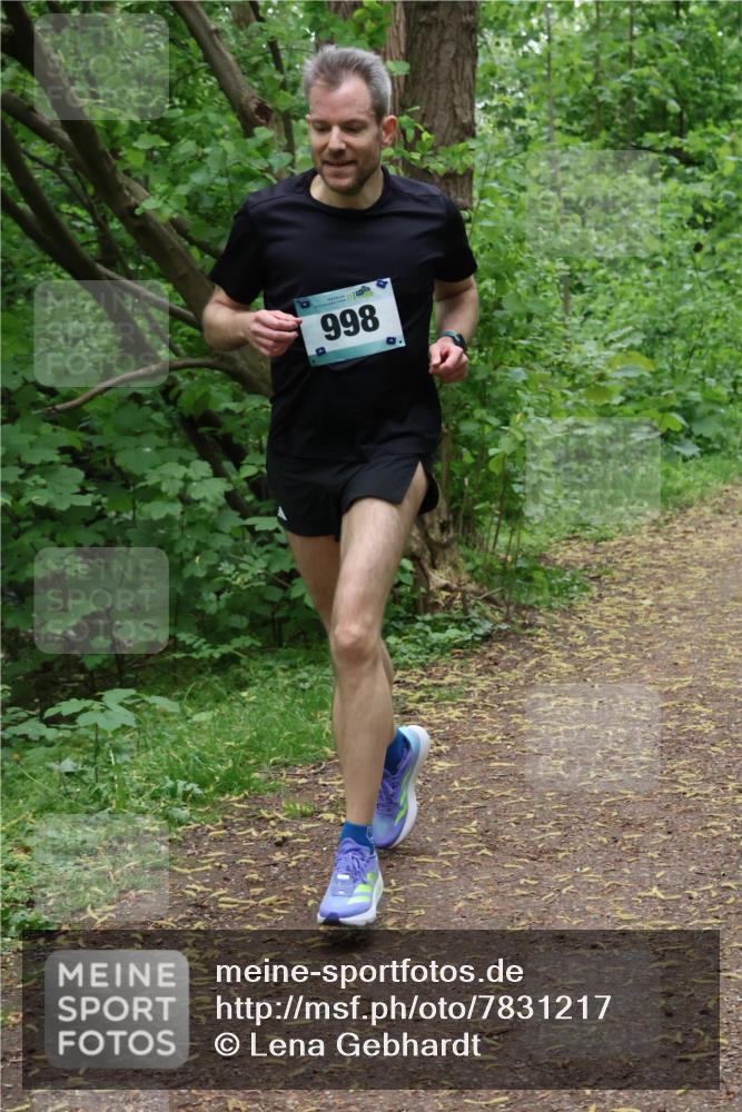 04.05.2025 - 8. Wedeler Halbmarathon Lena Gebhardt http://msf.ph/oto/7831217 04.05.2025 11:17:27 Laufen 998 meine-sportfotos.de