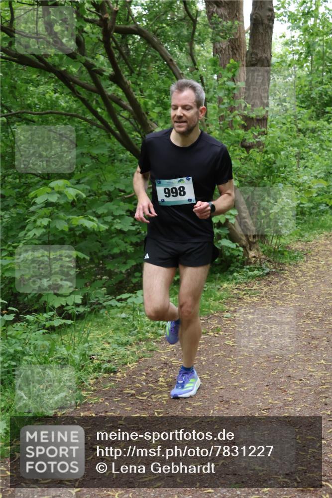 04.05.2025 - 8. Wedeler Halbmarathon Lena Gebhardt http://msf.ph/oto/7831227 04.05.2025 11:17:28 Laufen 998 meine-sportfotos.de