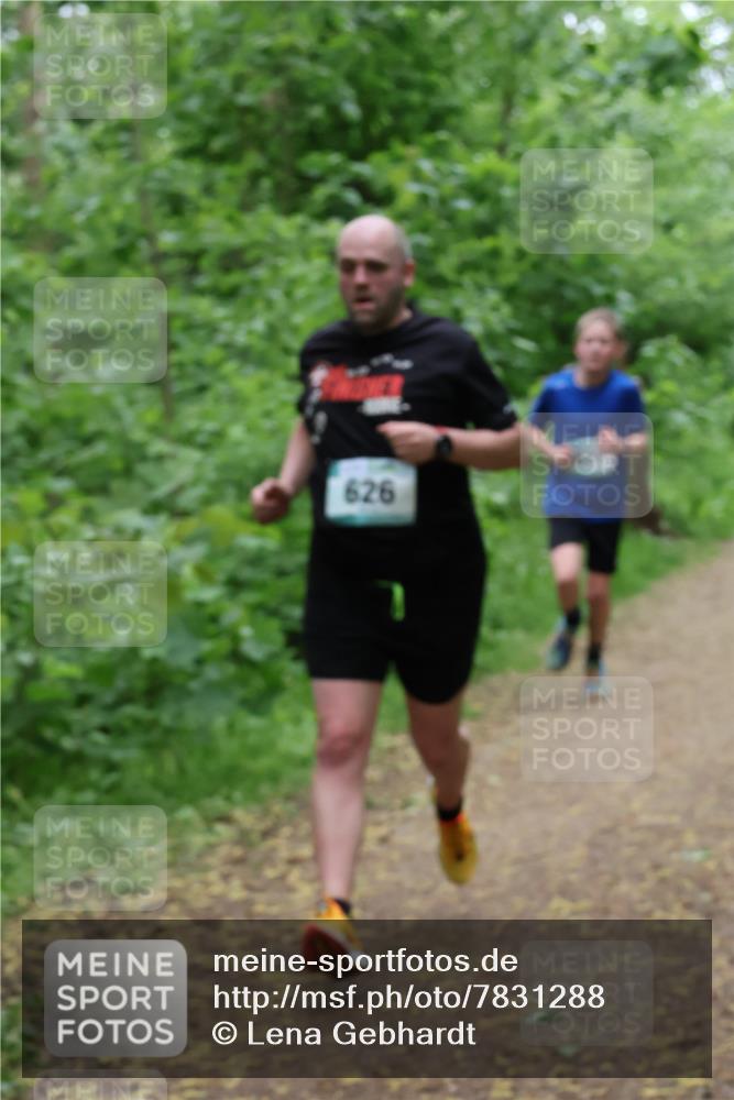 04.05.2025 - 8. Wedeler Halbmarathon Lena Gebhardt http://msf.ph/oto/7831288 04.05.2025 11:17:31 Laufen 626 meine-sportfotos.de