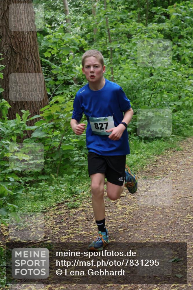 04.05.2025 - 8. Wedeler Halbmarathon Lena Gebhardt http://msf.ph/oto/7831295 04.05.2025 11:17:33 Laufen 827 meine-sportfotos.de