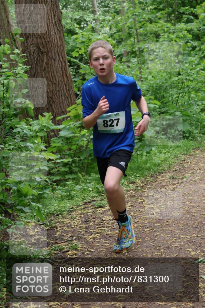 04.05.2025 - 8. Wedeler Halbmarathon Lena Gebhardt http://msf.ph/oto/7831300 04.05.2025 11:17:33 Laufen 827 meine-sportfotos.de