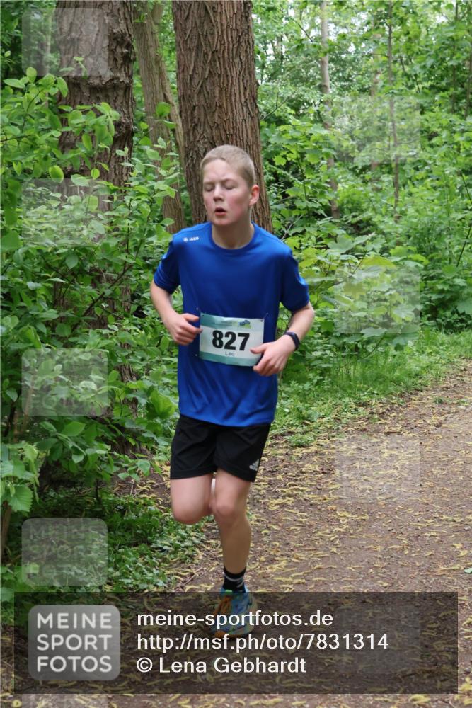 04.05.2025 - 8. Wedeler Halbmarathon Lena Gebhardt http://msf.ph/oto/7831314 04.05.2025 11:17:33 Laufen 827 meine-sportfotos.de