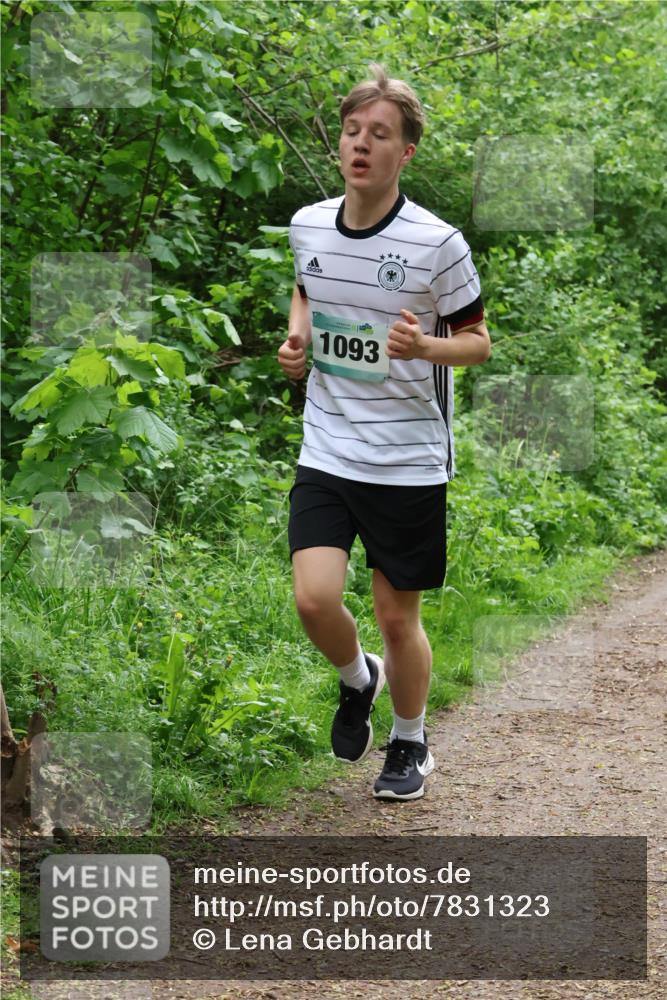 04.05.2025 - 8. Wedeler Halbmarathon Lena Gebhardt http://msf.ph/oto/7831323 04.05.2025 11:17:43 Laufen 1093 meine-sportfotos.de