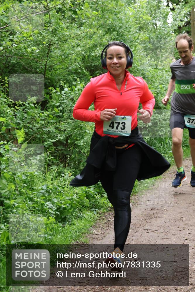 04.05.2025 - 8. Wedeler Halbmarathon Lena Gebhardt http://msf.ph/oto/7831335 04.05.2025 11:17:47 Laufen 473, 37 meine-sportfotos.de