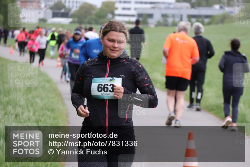 04.05.2025 - 8. Wedeler Halbmarathon Yannick Fuchs http://msf.ph/oto/7831336 04.05.2025 11:20:08 Laufen 663 meine-sportfotos.de