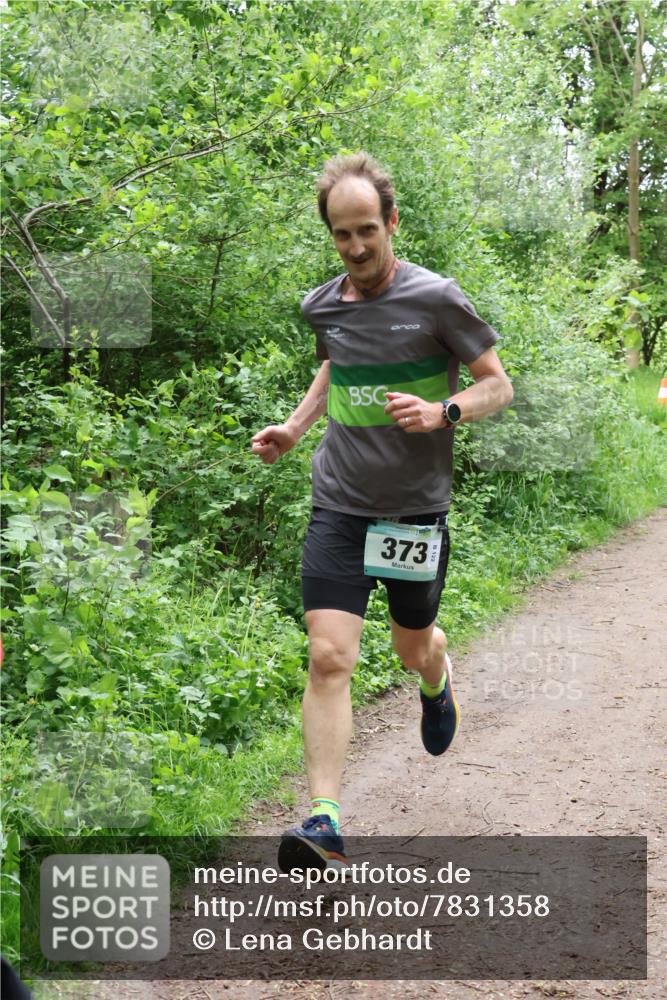 04.05.2025 - 8. Wedeler Halbmarathon Lena Gebhardt http://msf.ph/oto/7831358 04.05.2025 11:17:47 Laufen 373 meine-sportfotos.de