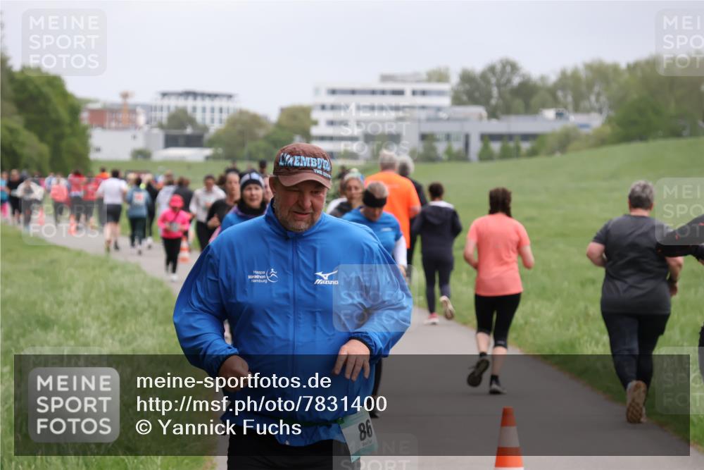 04.05.2025 - 8. Wedeler Halbmarathon Yannick Fuchs http://msf.ph/oto/7831400 04.05.2025 11:20:14 Laufen 86 meine-sportfotos.de
