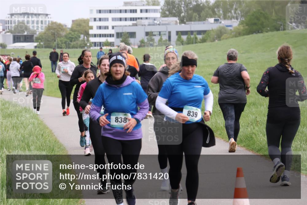 04.05.2025 - 8. Wedeler Halbmarathon Yannick Fuchs http://msf.ph/oto/7831420 04.05.2025 11:20:17 Laufen 512, 838, 839 meine-sportfotos.de