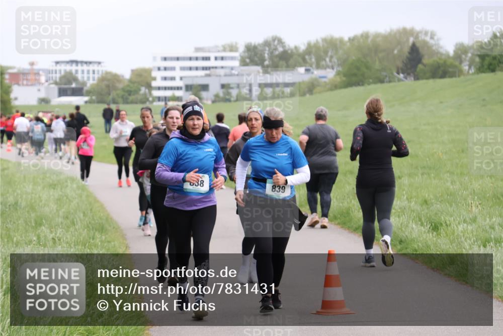 04.05.2025 - 8. Wedeler Halbmarathon Yannick Fuchs http://msf.ph/oto/7831431 04.05.2025 11:20:17 Laufen 638, 839 meine-sportfotos.de