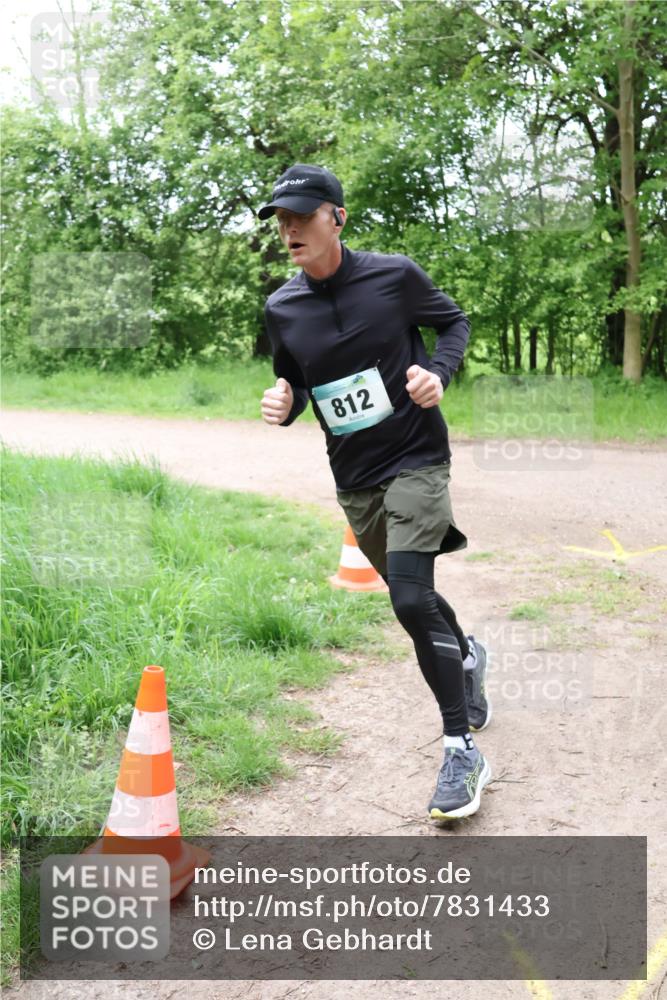 04.05.2025 - 8. Wedeler Halbmarathon Lena Gebhardt http://msf.ph/oto/7831433 04.05.2025 11:18:00 Laufen 812 meine-sportfotos.de