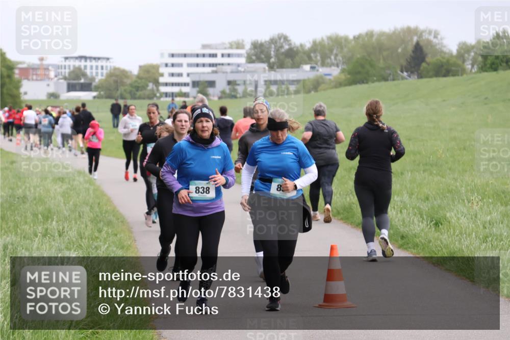 04.05.2025 - 8. Wedeler Halbmarathon Yannick Fuchs http://msf.ph/oto/7831438 04.05.2025 11:20:17 Laufen 838, 8 meine-sportfotos.de