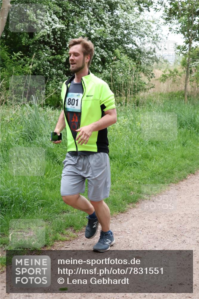 04.05.2025 - 8. Wedeler Halbmarathon Lena Gebhardt http://msf.ph/oto/7831551 04.05.2025 11:18:12 Laufen 801 meine-sportfotos.de