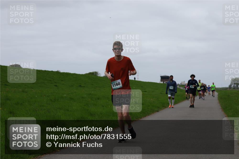 04.05.2025 - 8. Wedeler Halbmarathon Yannick Fuchs http://msf.ph/oto/7831555 04.05.2025 11:20:28 Laufen 1160, 1059, 687 meine-sportfotos.de