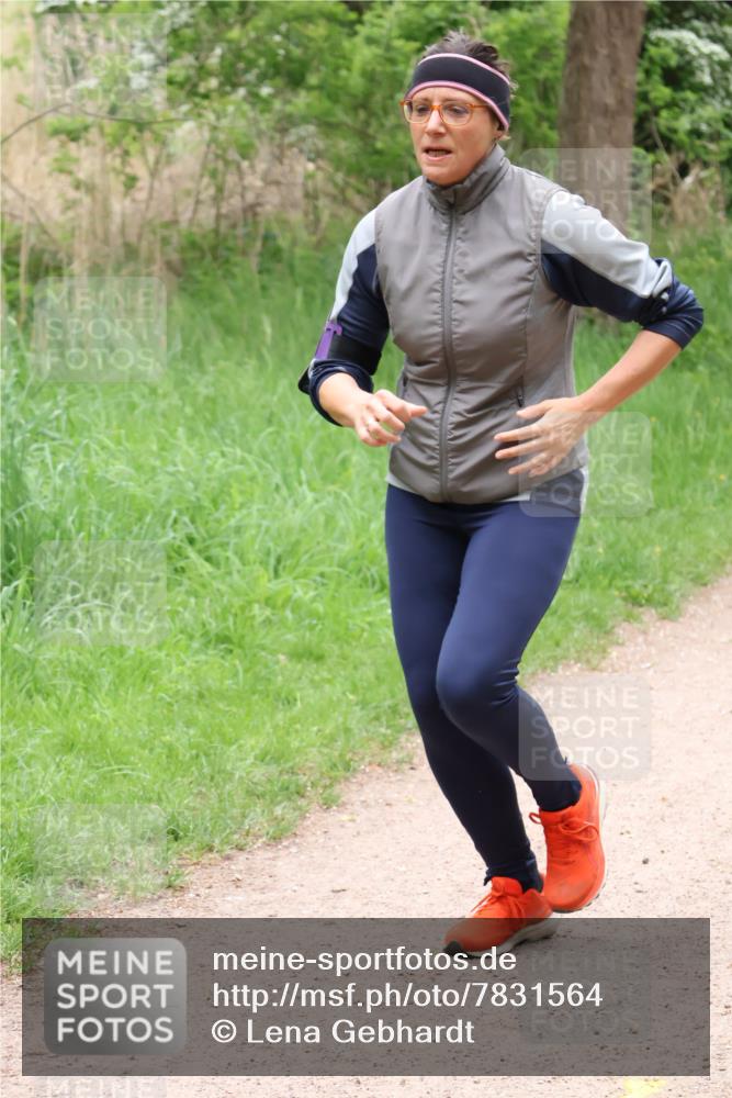 04.05.2025 - 8. Wedeler Halbmarathon Lena Gebhardt http://msf.ph/oto/7831564 04.05.2025 11:18:14 Laufen  meine-sportfotos.de