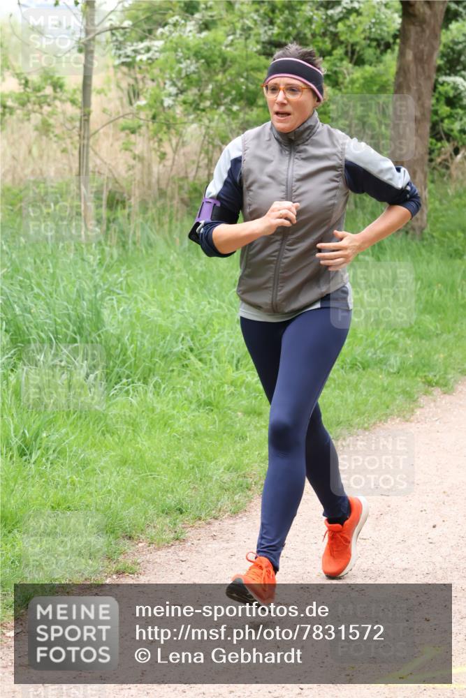04.05.2025 - 8. Wedeler Halbmarathon Lena Gebhardt http://msf.ph/oto/7831572 04.05.2025 11:18:14 Laufen  meine-sportfotos.de