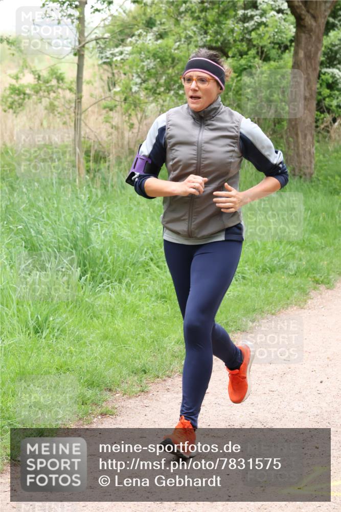 04.05.2025 - 8. Wedeler Halbmarathon Lena Gebhardt http://msf.ph/oto/7831575 04.05.2025 11:18:14 Laufen  meine-sportfotos.de