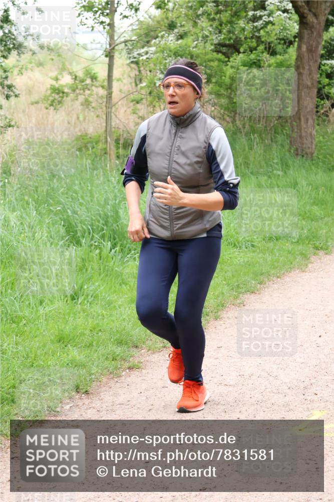 04.05.2025 - 8. Wedeler Halbmarathon Lena Gebhardt http://msf.ph/oto/7831581 04.05.2025 11:18:14 Laufen  meine-sportfotos.de