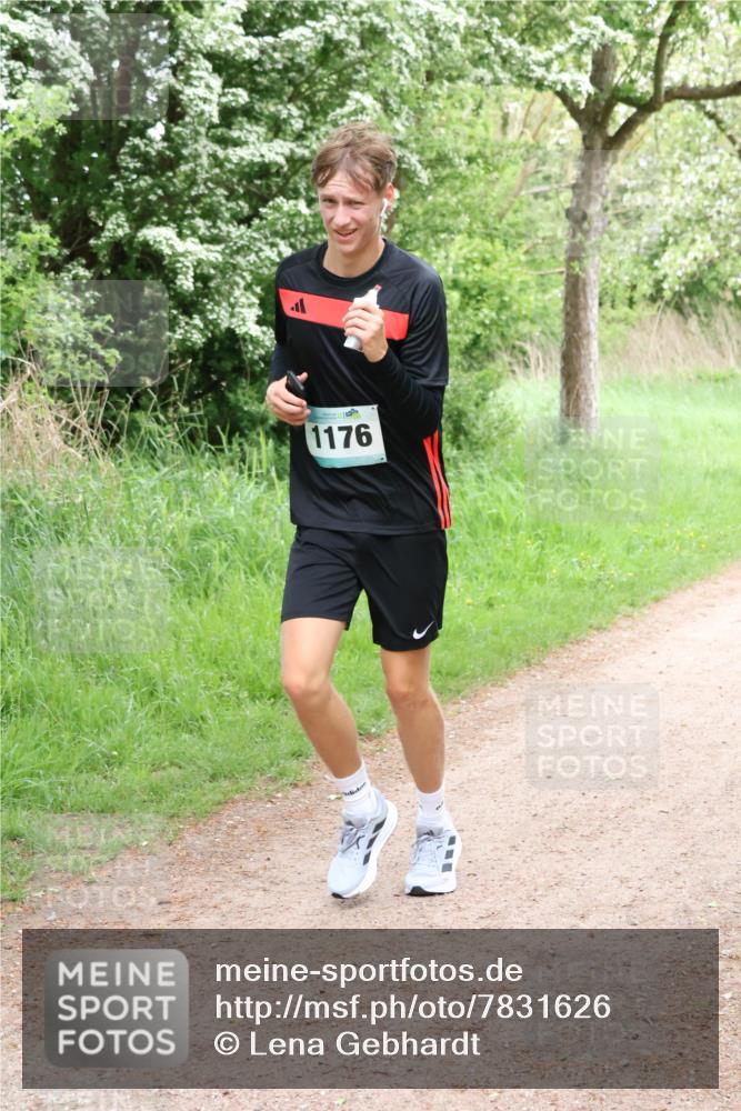 04.05.2025 - 8. Wedeler Halbmarathon Lena Gebhardt http://msf.ph/oto/7831626 04.05.2025 11:18:25 Laufen 1176 meine-sportfotos.de