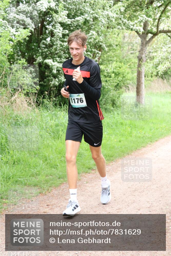 04.05.2025 - 8. Wedeler Halbmarathon Lena Gebhardt http://msf.ph/oto/7831629 04.05.2025 11:18:26 Laufen 1176 meine-sportfotos.de