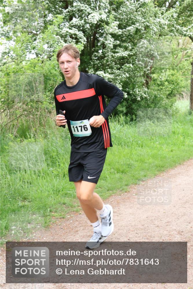 04.05.2025 - 8. Wedeler Halbmarathon Lena Gebhardt http://msf.ph/oto/7831643 04.05.2025 11:18:26 Laufen 1176 meine-sportfotos.de