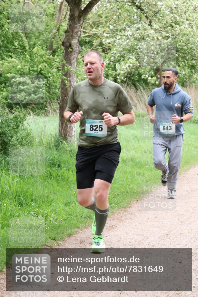 04.05.2025 - 8. Wedeler Halbmarathon Lena Gebhardt http://msf.ph/oto/7831649 04.05.2025 11:18:29 Laufen 825, 643 meine-sportfotos.de