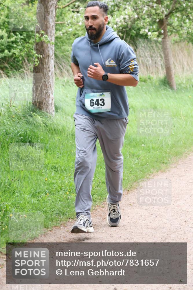 04.05.2025 - 8. Wedeler Halbmarathon Lena Gebhardt http://msf.ph/oto/7831657 04.05.2025 11:18:30 Laufen 643 meine-sportfotos.de