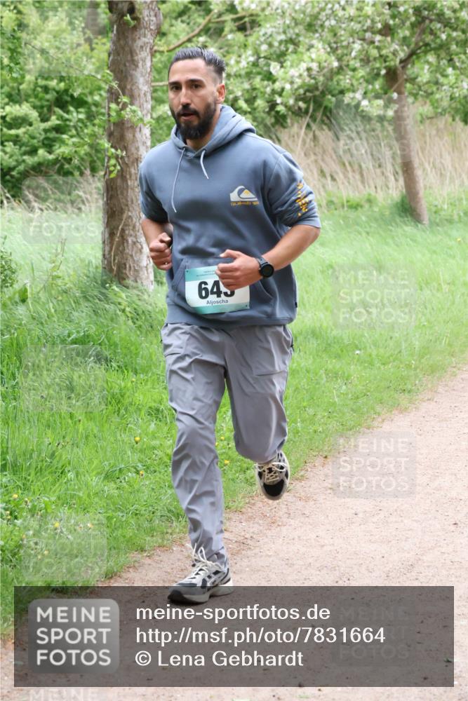 04.05.2025 - 8. Wedeler Halbmarathon Lena Gebhardt http://msf.ph/oto/7831664 04.05.2025 11:18:30 Laufen 645 meine-sportfotos.de