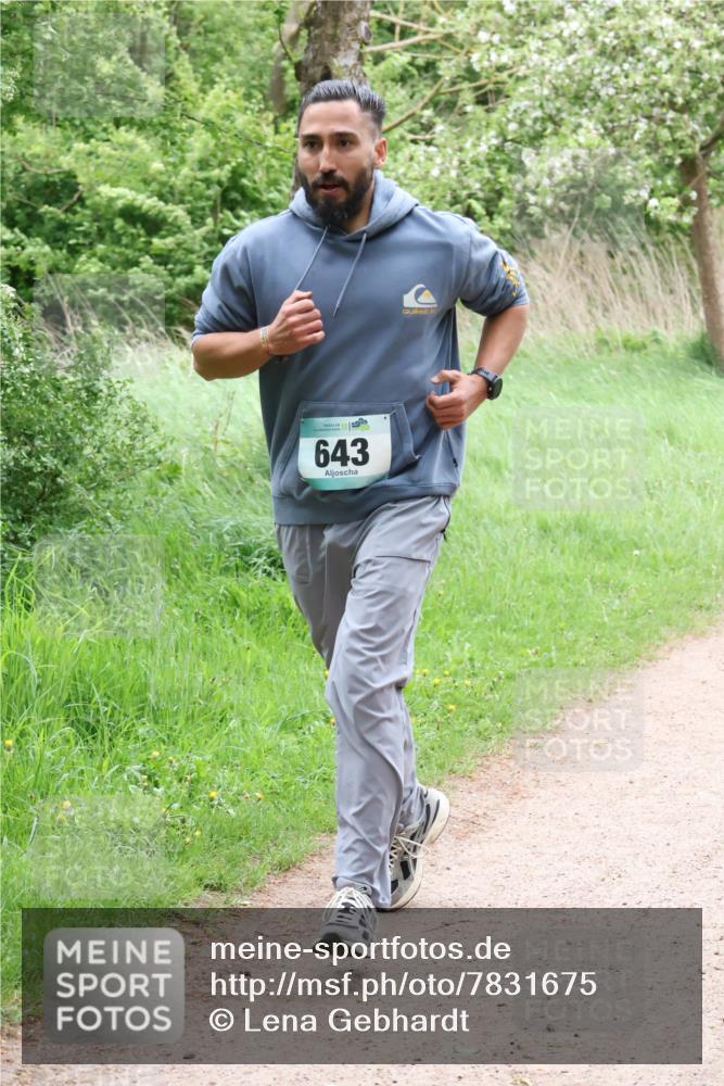 04.05.2025 - 8. Wedeler Halbmarathon Lena Gebhardt http://msf.ph/oto/7831675 04.05.2025 11:18:30 Laufen 136, 643 meine-sportfotos.de