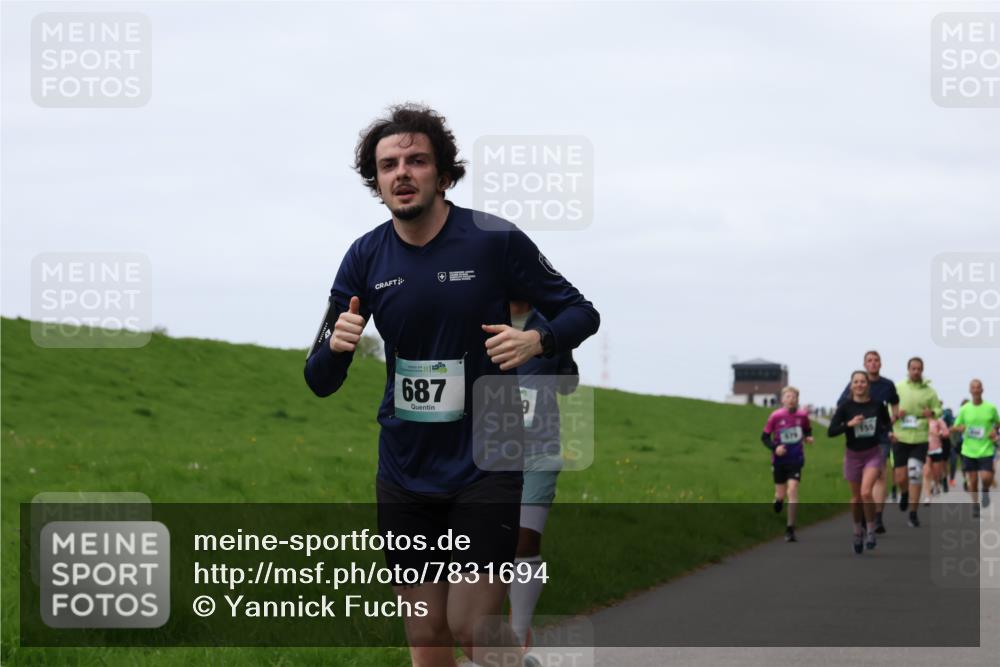 04.05.2025 - 8. Wedeler Halbmarathon Yannick Fuchs http://msf.ph/oto/7831694 04.05.2025 11:20:34 Laufen 687 meine-sportfotos.de