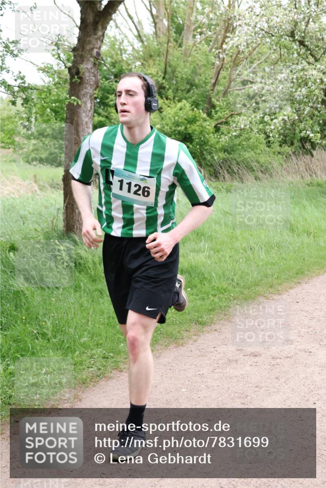 04.05.2025 - 8. Wedeler Halbmarathon Lena Gebhardt http://msf.ph/oto/7831699 04.05.2025 11:18:35 Laufen 1126 meine-sportfotos.de