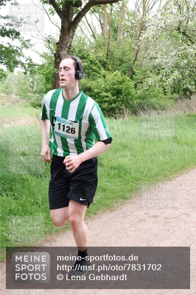 04.05.2025 - 8. Wedeler Halbmarathon Lena Gebhardt http://msf.ph/oto/7831702 04.05.2025 11:18:35 Laufen 1126 meine-sportfotos.de