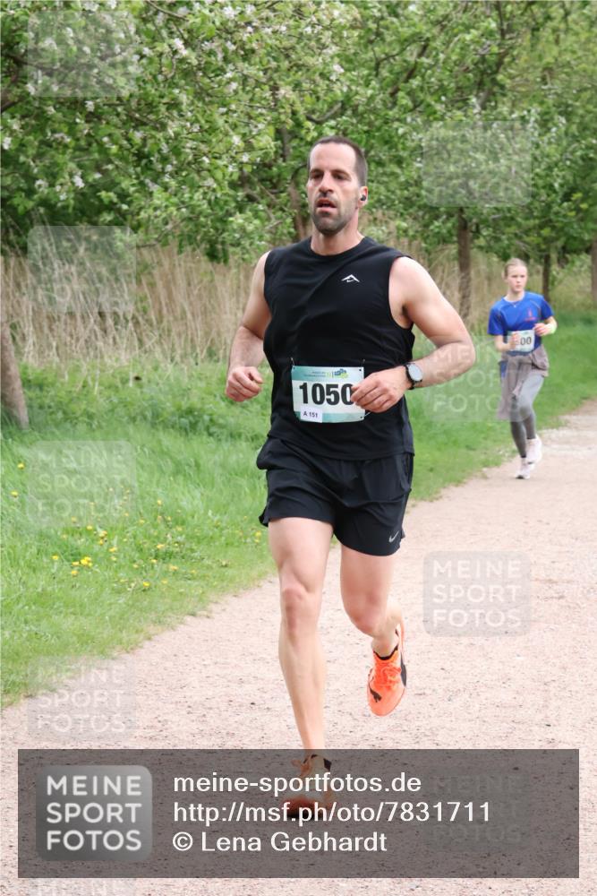04.05.2025 - 8. Wedeler Halbmarathon Lena Gebhardt http://msf.ph/oto/7831711 04.05.2025 11:18:37 Laufen 1050, 151, 00 meine-sportfotos.de