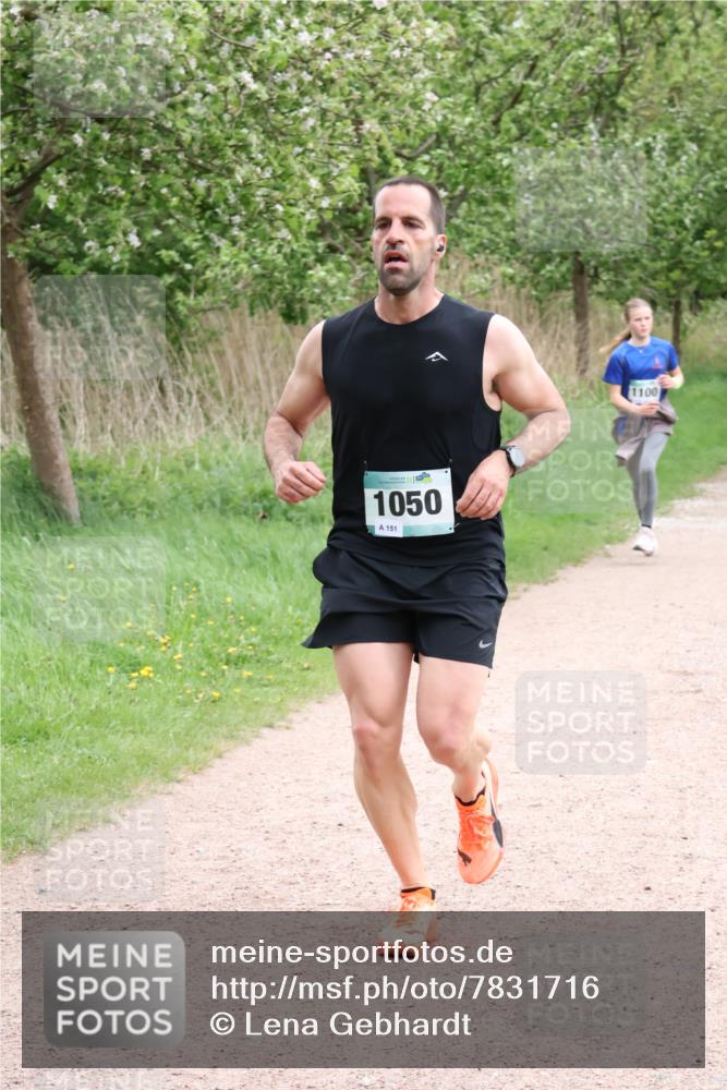 04.05.2025 - 8. Wedeler Halbmarathon Lena Gebhardt http://msf.ph/oto/7831716 04.05.2025 11:18:37 Laufen 1050, 151, 1100 meine-sportfotos.de