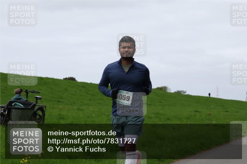 04.05.2025 - 8. Wedeler Halbmarathon Yannick Fuchs http://msf.ph/oto/7831727 04.05.2025 11:20:36 Laufen 059 meine-sportfotos.de
