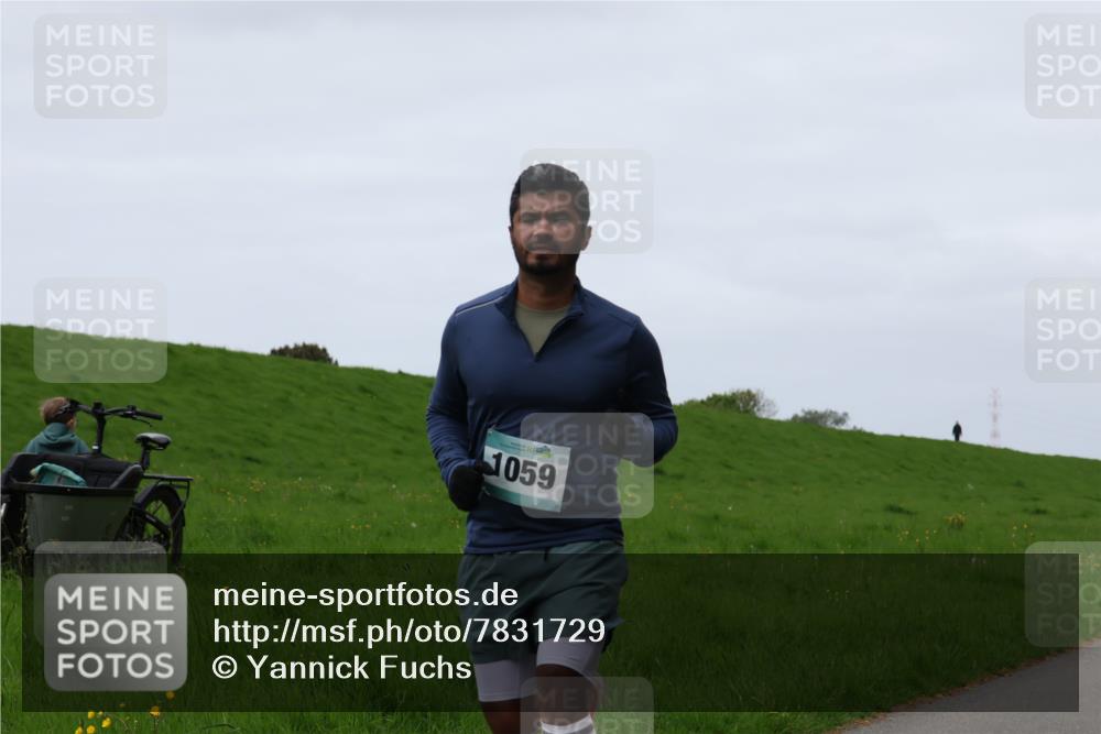 04.05.2025 - 8. Wedeler Halbmarathon Yannick Fuchs http://msf.ph/oto/7831729 04.05.2025 11:20:36 Laufen 1059 meine-sportfotos.de