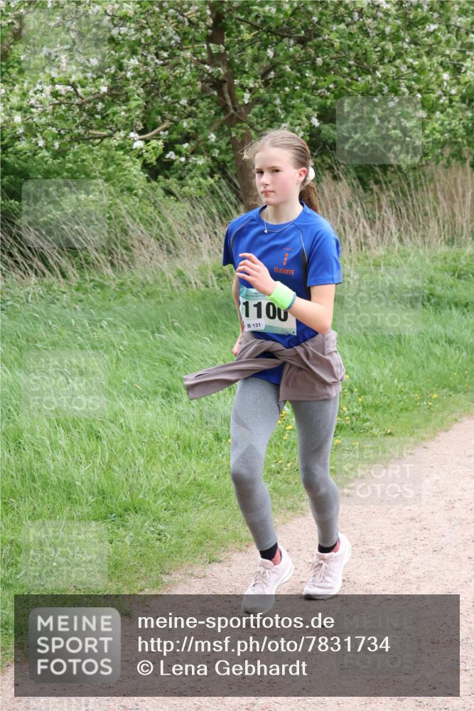 04.05.2025 - 8. Wedeler Halbmarathon Lena Gebhardt http://msf.ph/oto/7831734 04.05.2025 11:18:40 Laufen 110, 131 meine-sportfotos.de