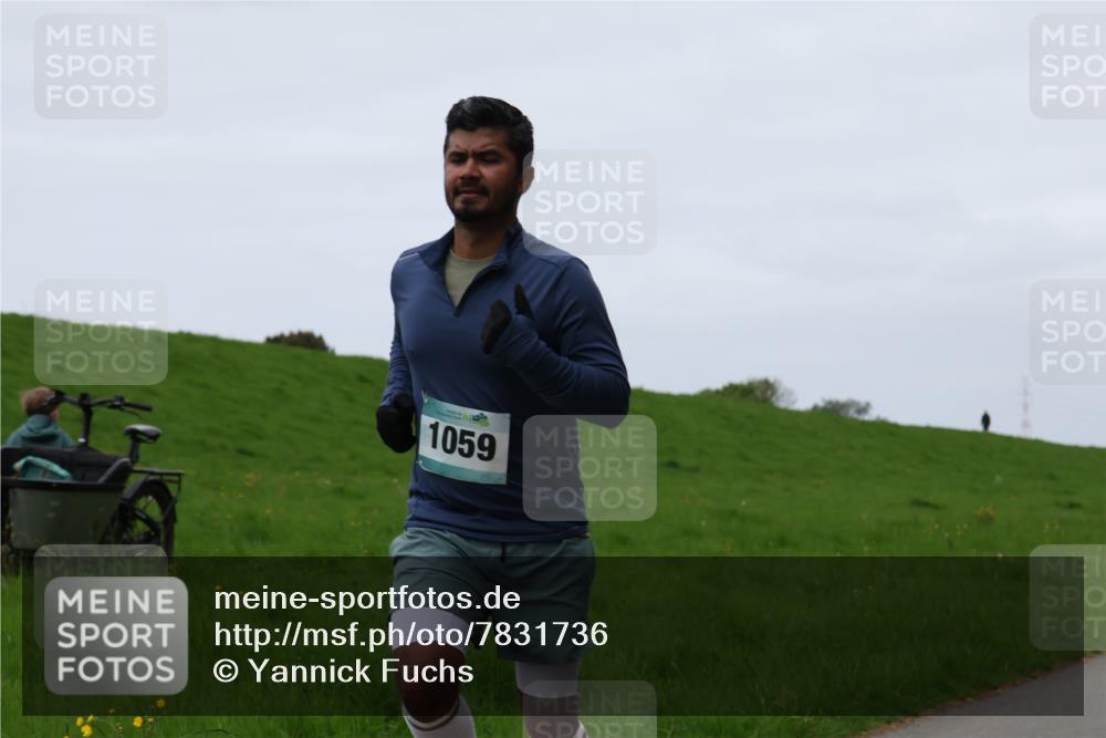 04.05.2025 - 8. Wedeler Halbmarathon Yannick Fuchs http://msf.ph/oto/7831736 04.05.2025 11:20:36 Laufen 1059 meine-sportfotos.de