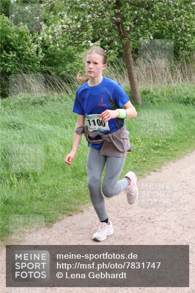 04.05.2025 - 8. Wedeler Halbmarathon Lena Gebhardt http://msf.ph/oto/7831747 04.05.2025 11:18:41 Laufen 1100, 131 meine-sportfotos.de