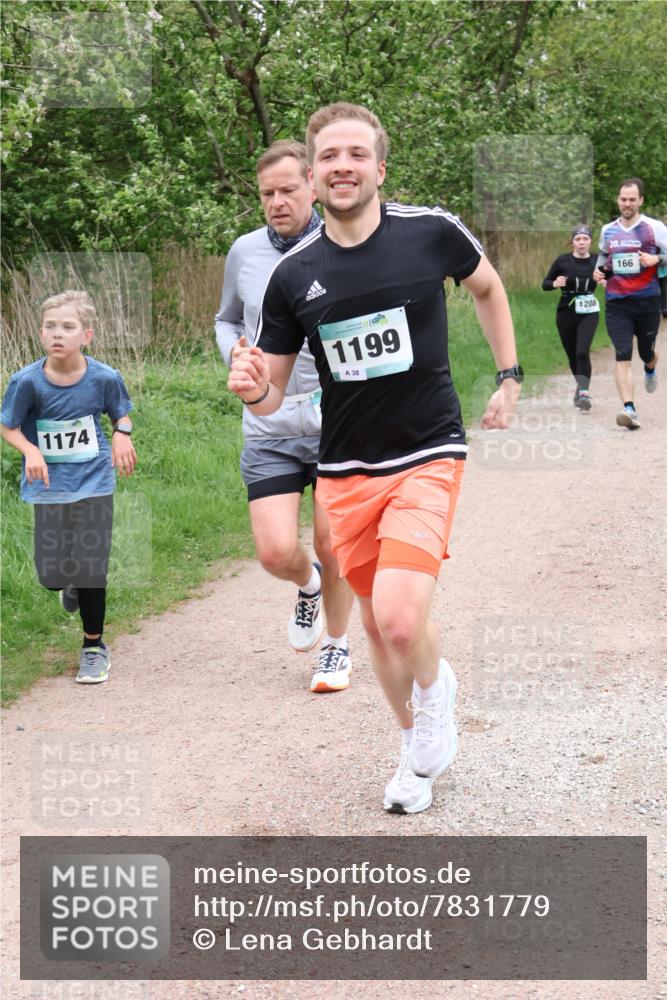 04.05.2025 - 8. Wedeler Halbmarathon Lena Gebhardt http://msf.ph/oto/7831779 04.05.2025 11:18:44 Laufen 1174, 1199, 38, 1208, 20, 166 meine-sportfotos.de