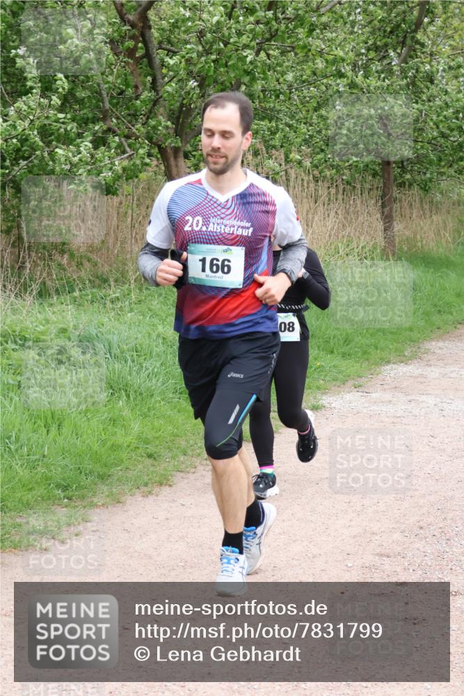 04.05.2025 - 8. Wedeler Halbmarathon Lena Gebhardt http://msf.ph/oto/7831799 04.05.2025 11:18:46 Laufen 20, 166, 08 meine-sportfotos.de