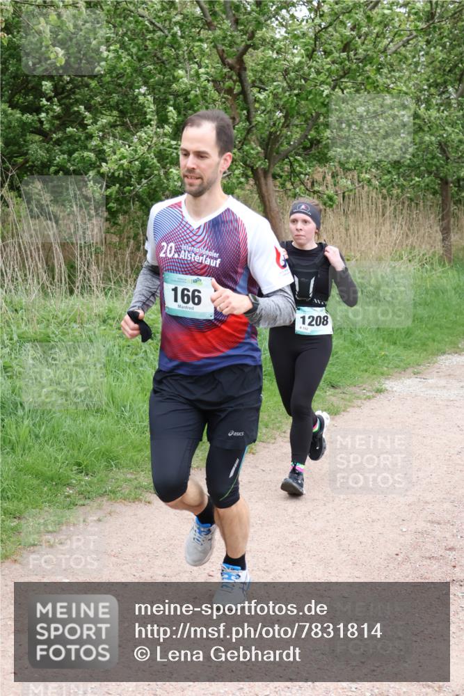 04.05.2025 - 8. Wedeler Halbmarathon Lena Gebhardt http://msf.ph/oto/7831814 04.05.2025 11:18:46 Laufen 20, 166, 1208, 152 meine-sportfotos.de