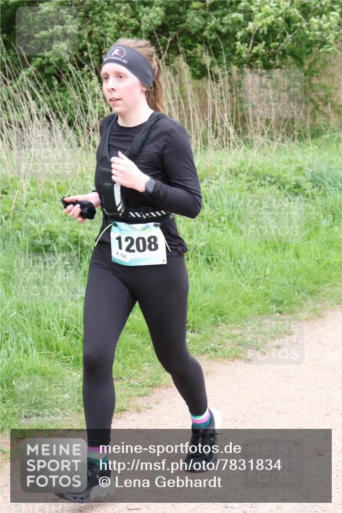 04.05.2025 - 8. Wedeler Halbmarathon Lena Gebhardt http://msf.ph/oto/7831834 04.05.2025 11:18:47 Laufen 56, 1208, 152 meine-sportfotos.de