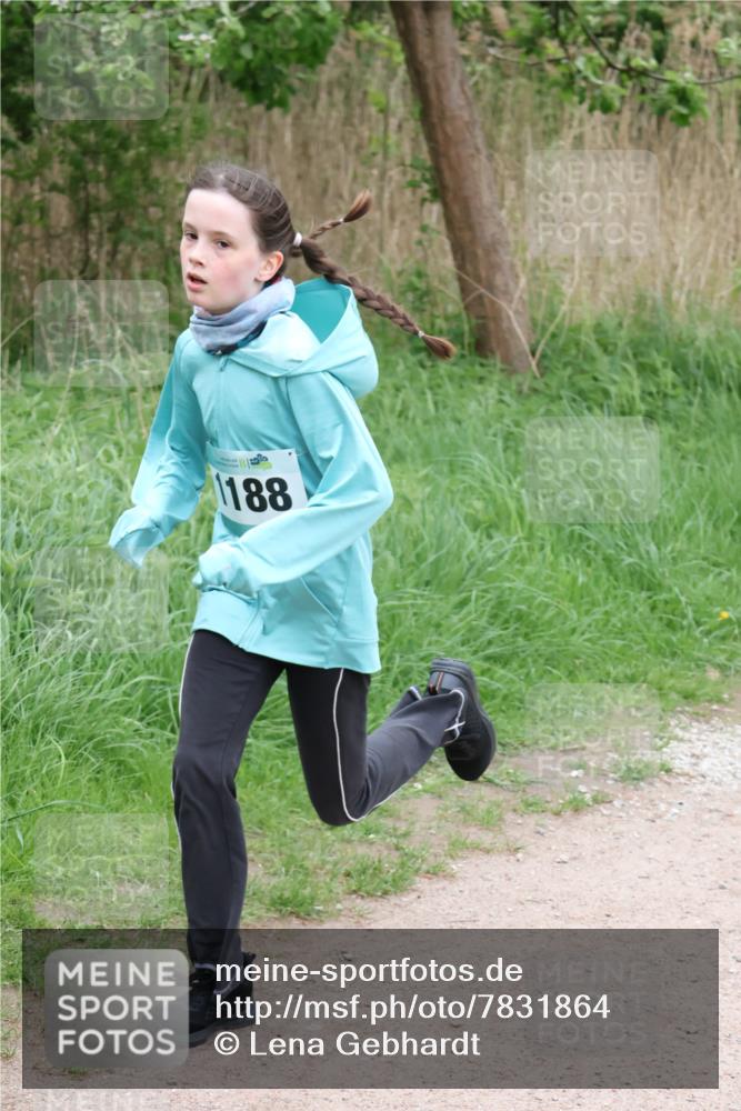 04.05.2025 - 8. Wedeler Halbmarathon Lena Gebhardt http://msf.ph/oto/7831864 04.05.2025 11:18:50 Laufen 188 meine-sportfotos.de